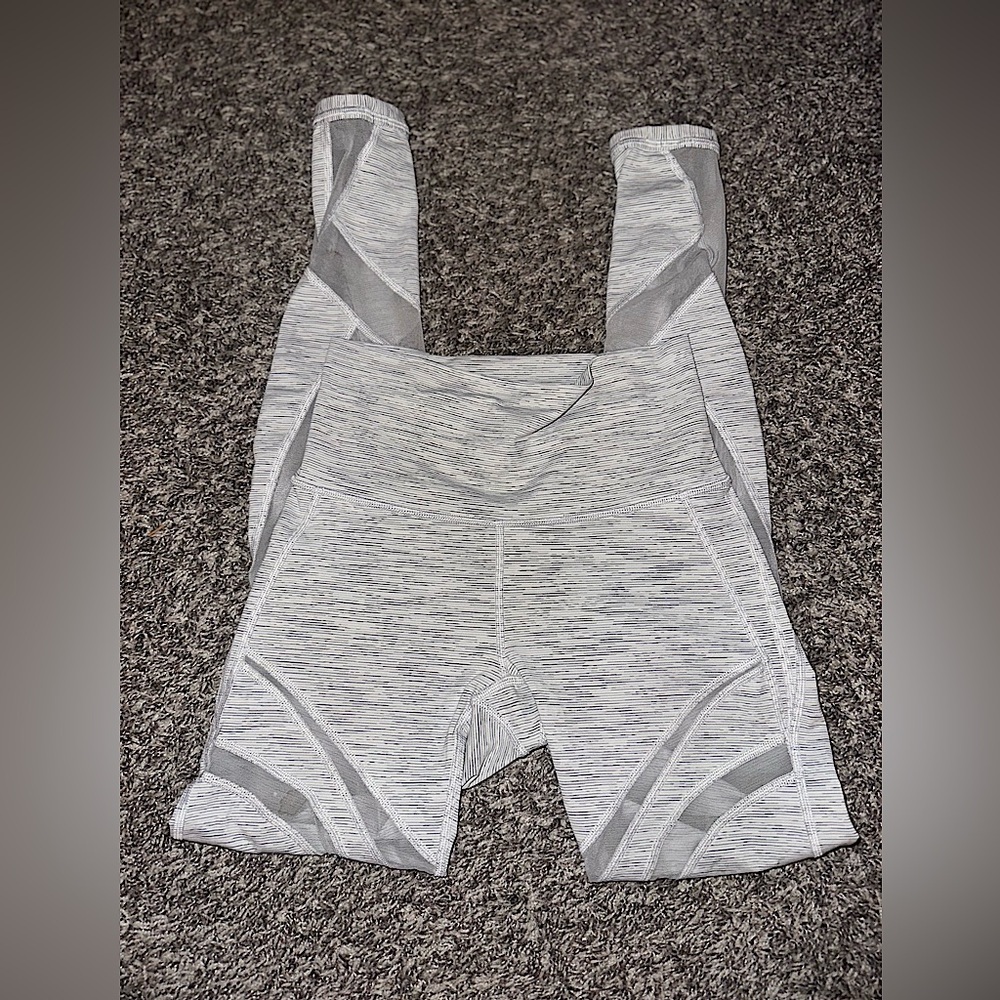 Women’s Lululemon Wunder Under High-RiseTight *Mesh 28" Size 4 White Stripe Grey